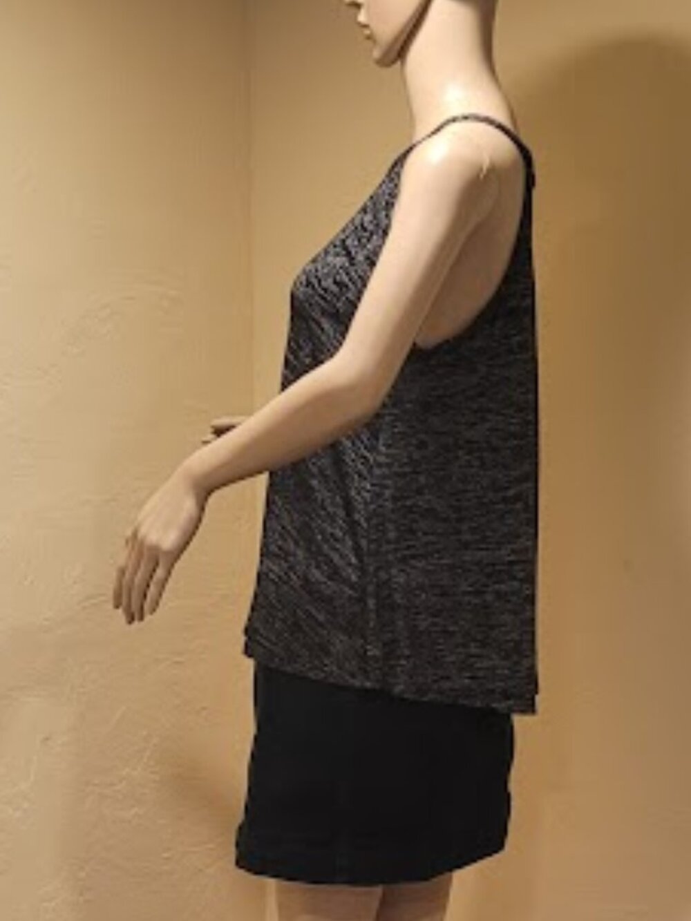 Sleeveless Loose-Fit Flowy Women's Top with Elephants - Picture 8 of 9